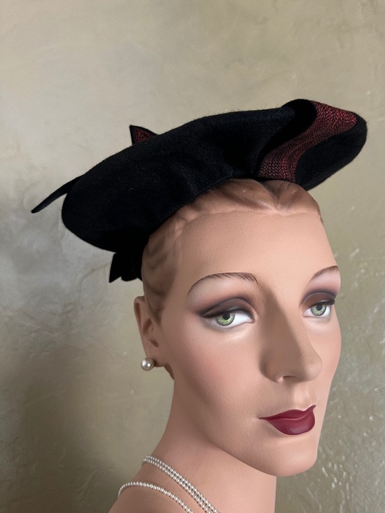 FABULOUS 1940S\' BLACK TILT hat + RED TOPSTITCHING & BACK BOW main image 4